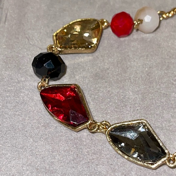 Vintage Gold Tone Bracelet with Black/Red Faux Gems. - Picture 3 of 6